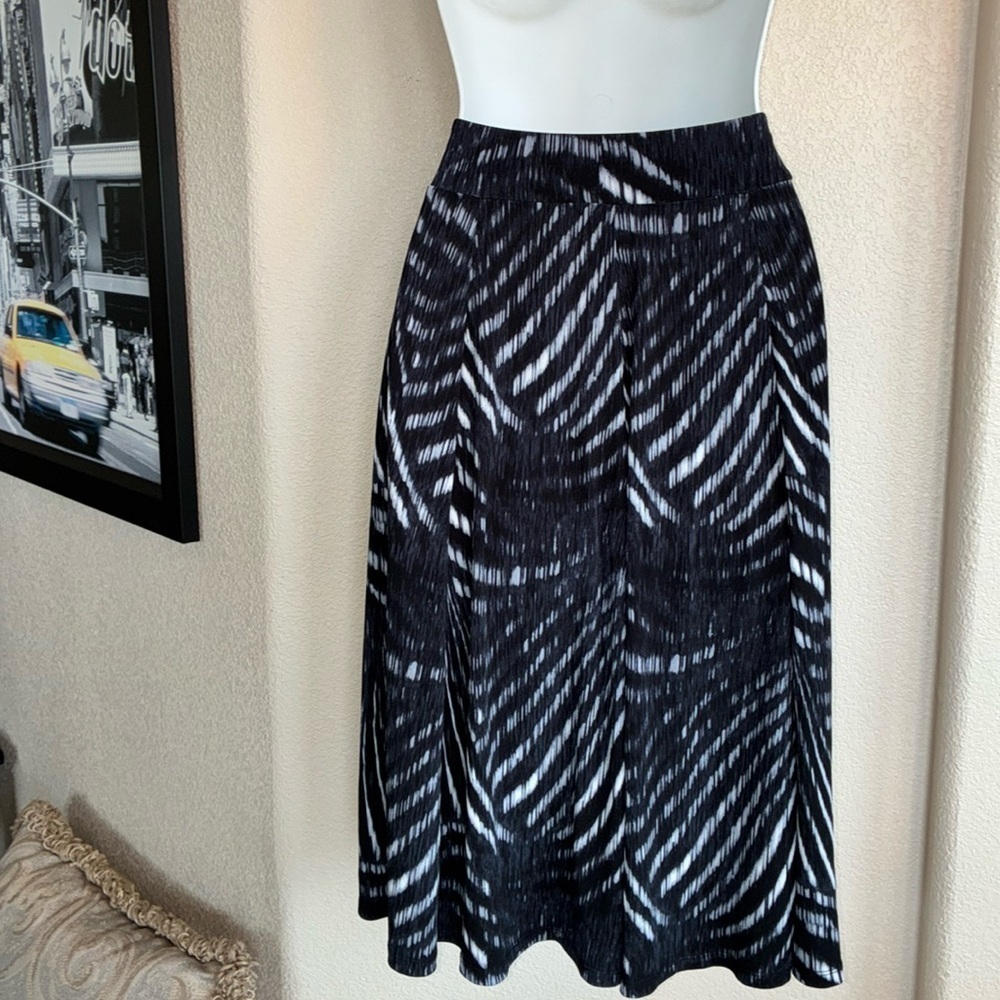 Grace Elements Skirt Women's XL, black & grey feathery print, full, pull-on EUC - Picture 6 of 14